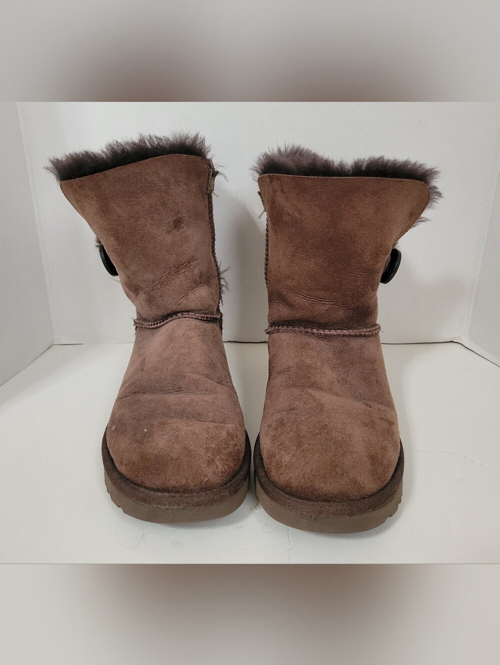 UGG Women's Bailey Button Chocolate Brown Fur Boots Women's size 6 No Box